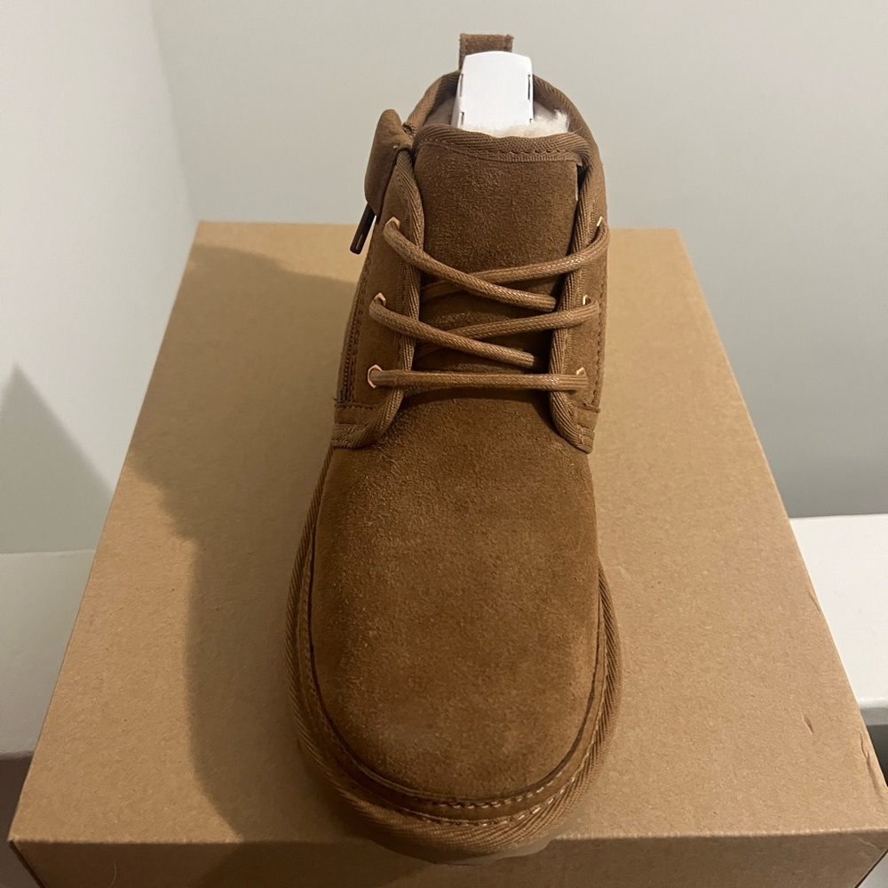 Brand New Kid Uggs… Size 4